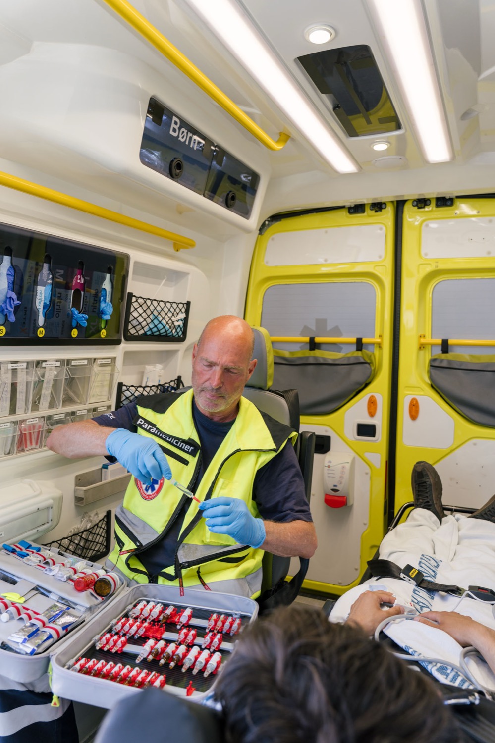 Treatment and monitoring of a patient inside the ambulance