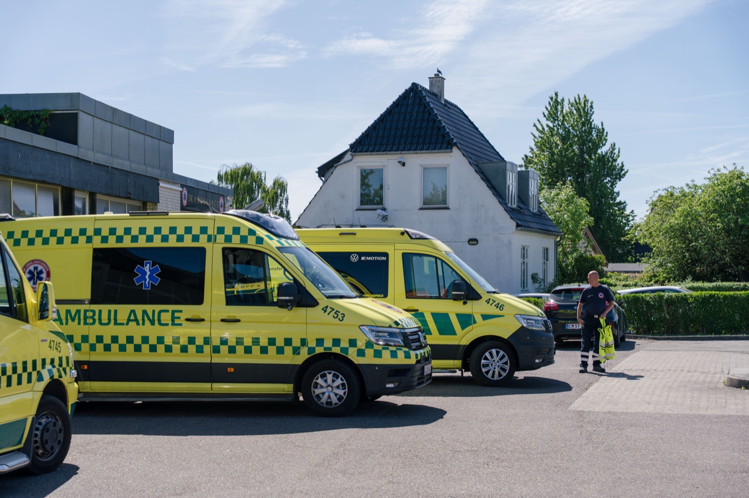 Several of DK Ambulancetjeneste’s ambulances on assignment