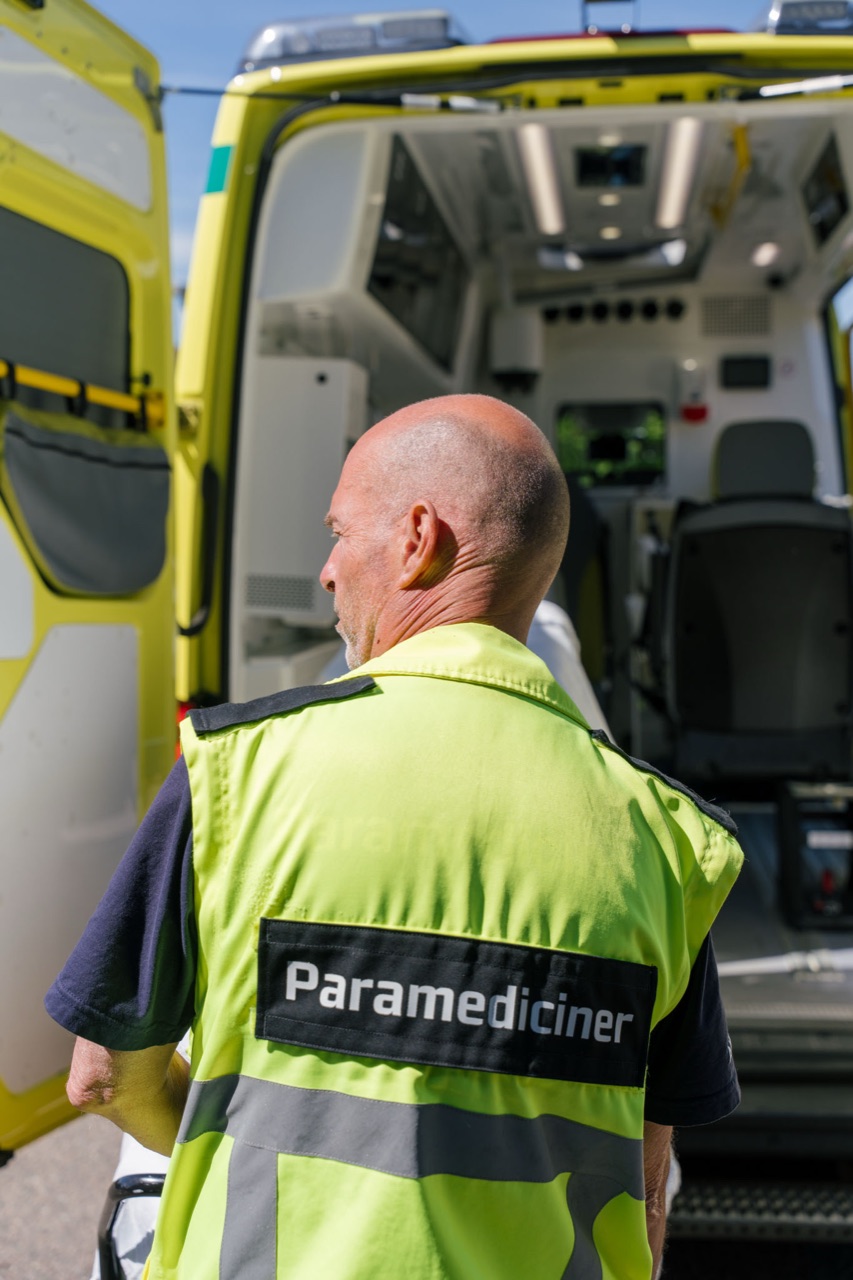 Paramediciner ved ambulancen underviser i førstehjælp på højt niveau